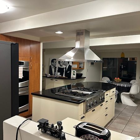 Grouse Cheerful Large Private Bedroom, Bath, Shared Deck, Pool, Hot Tub North Vancouver Exterior foto