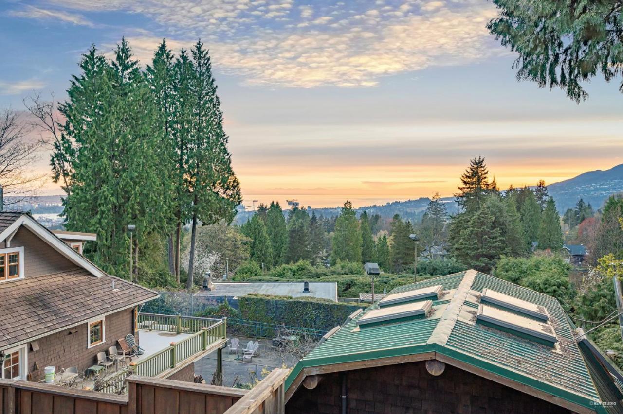 Grouse Cheerful Large Private Bedroom, Bath, Shared Deck, Pool, Hot Tub North Vancouver Exterior foto