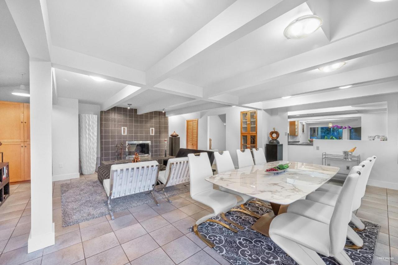 Grouse Cheerful Large Private Bedroom, Bath, Shared Deck, Pool, Hot Tub North Vancouver Exterior foto