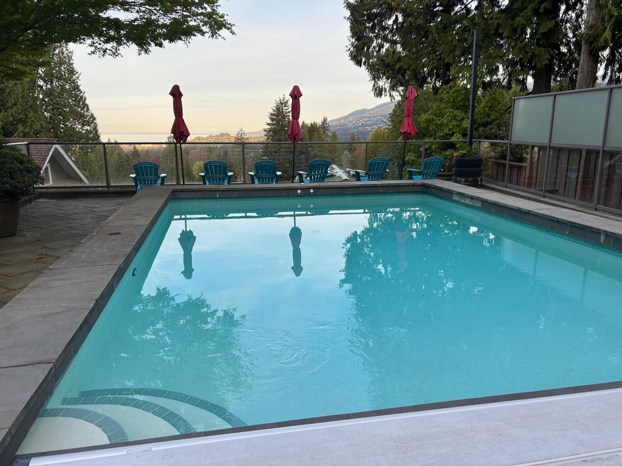 Grouse Cheerful Large Private Bedroom, Bath, Shared Deck, Pool, Hot Tub North Vancouver Exterior foto