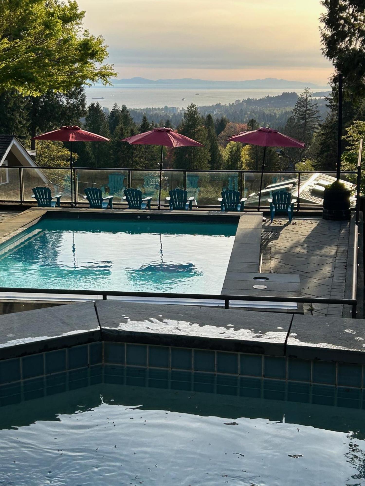 Grouse Cheerful Large Private Bedroom, Bath, Shared Deck, Pool, Hot Tub North Vancouver Exterior foto