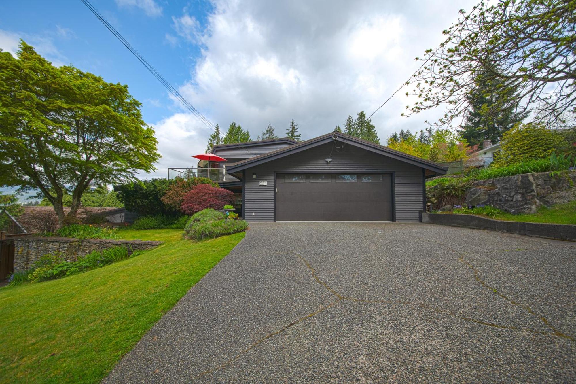 Grouse Cheerful Large Private Bedroom, Bath, Shared Deck, Pool, Hot Tub North Vancouver Exterior foto