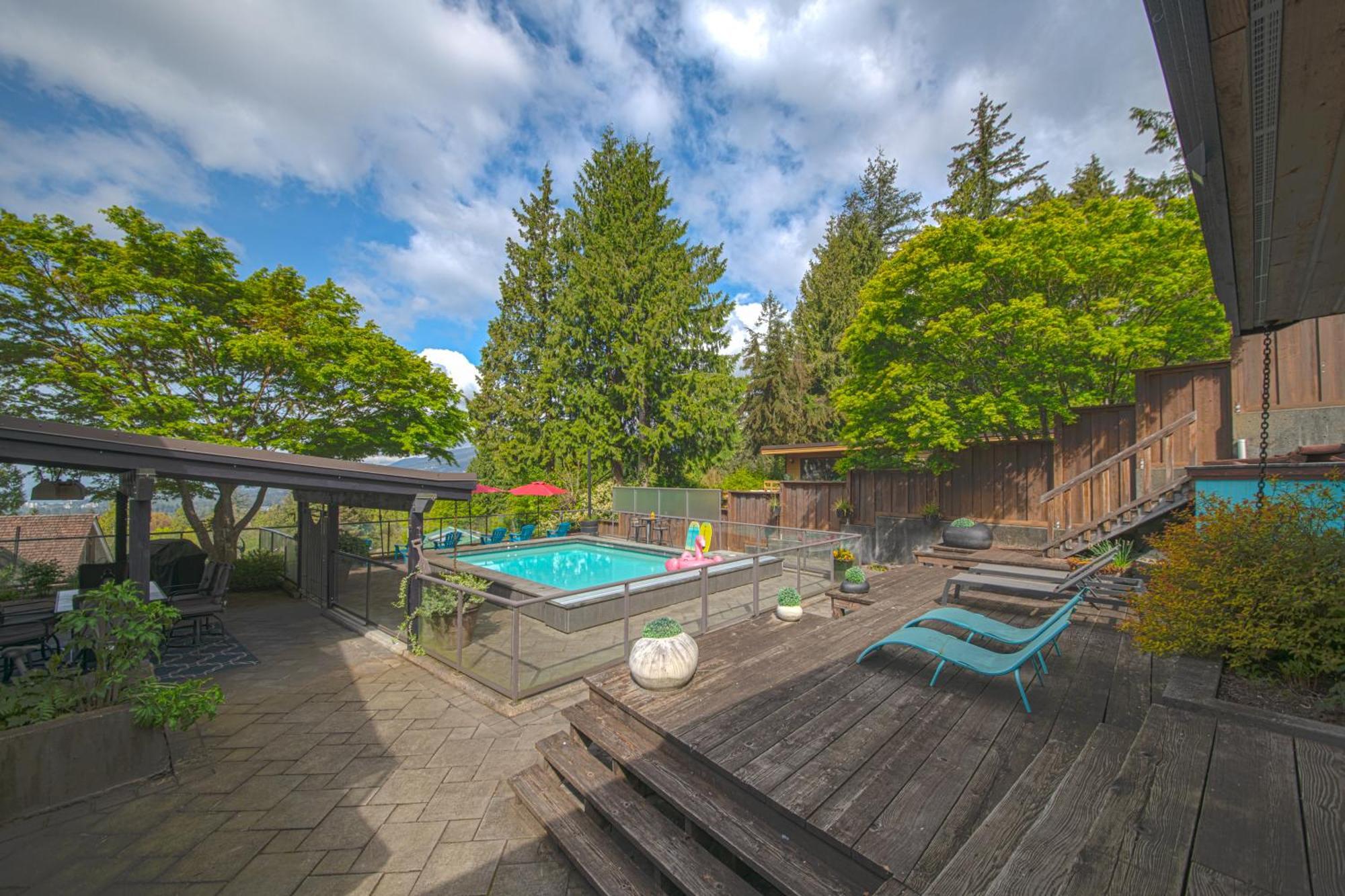 Grouse Cheerful Large Private Bedroom, Bath, Shared Deck, Pool, Hot Tub North Vancouver Exterior foto