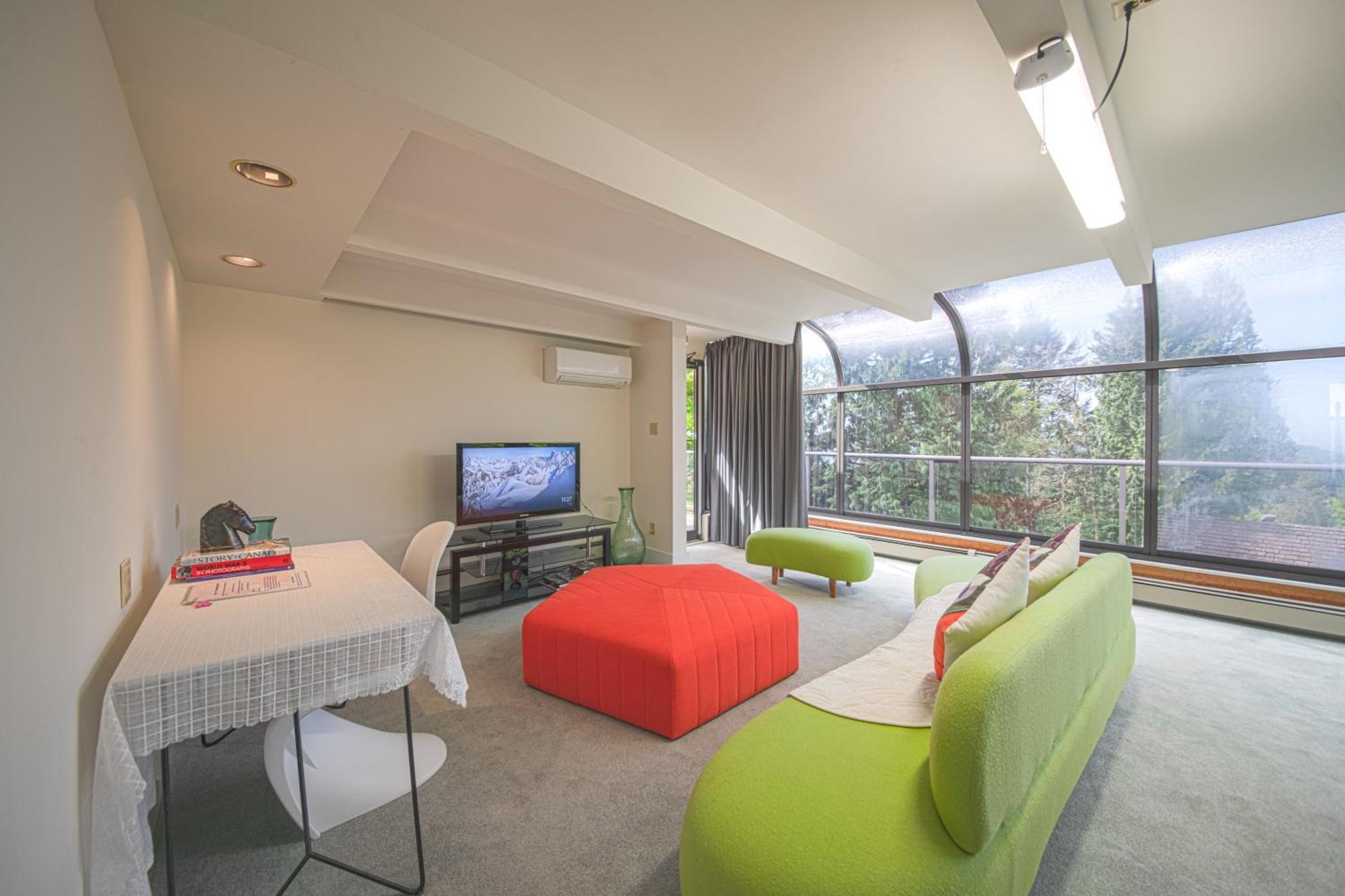 Grouse Cheerful Large Private Bedroom, Bath, Shared Deck, Pool, Hot Tub North Vancouver Exterior foto